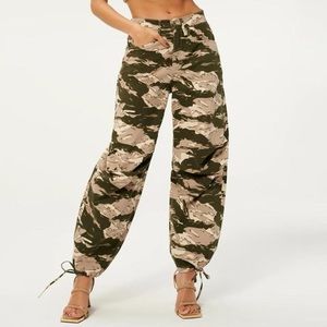 NWT Good American Camo Uniform Comfort Pant, Size 10